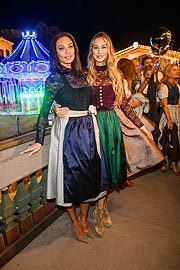 Lilly Becker, Alessandra Meyer Wölden Almauftrieb 2019 im Käfer Festzelt auf dem  186. Oktoberfest / Wiesn 2019 auf der Theresienwiese / Festwiese in München am 22.09.2019. (c.) Edition Sportiva